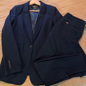 DKNY Full Suit Women’s 10 Petite Worn Once